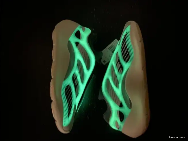 hype ID1674 Adidas Salt Yeezy Fade V3 700 0528